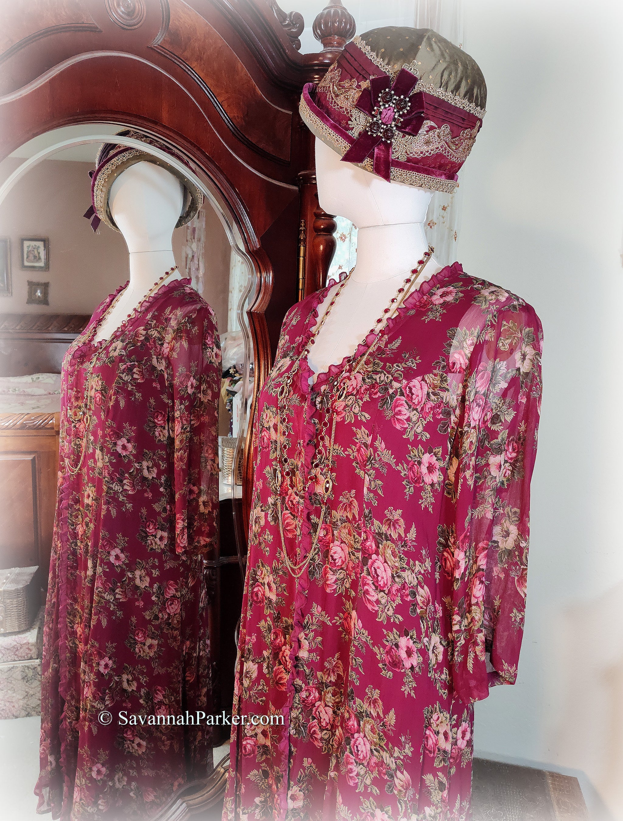 Breathtaking Romantic Holidays Vintage April Cornell Ruby and Green SavannahParker
