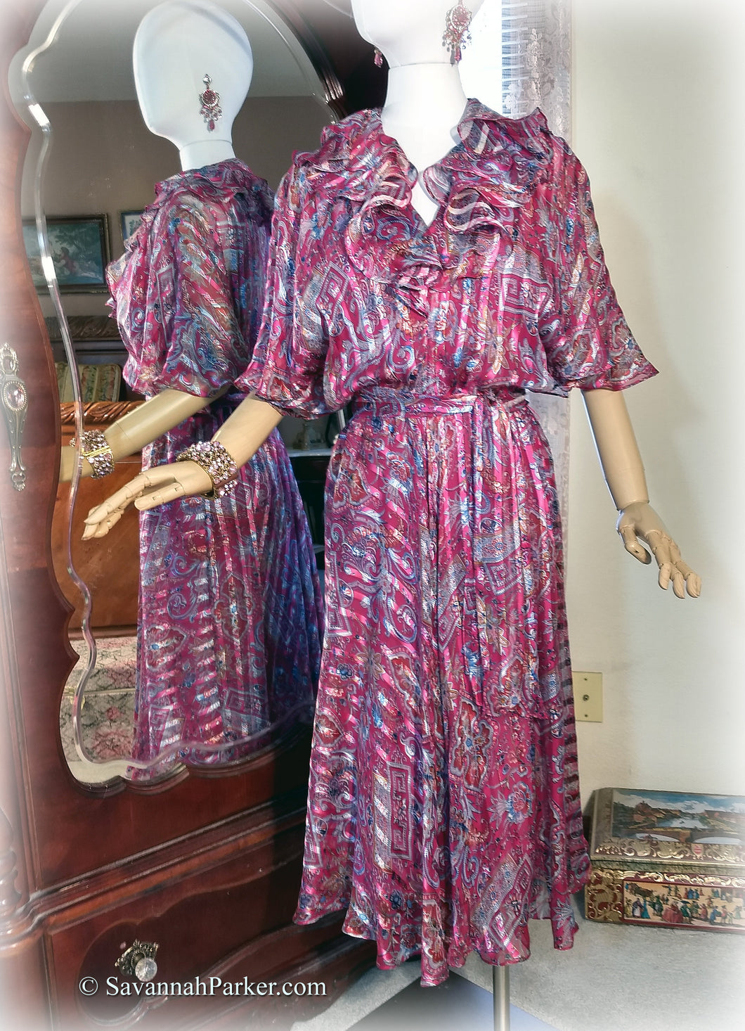 FAB Vintage Magenta Boho 70s 80s Silk Dress / The Silk Farm Designed by Icinoo / Full Floaty Skirt / Ruffled Top/ Glittering Gold Threads